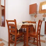 Appartamento By The Sea Milna, Hvar - 8795